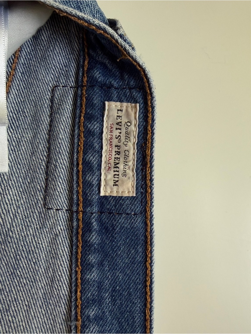 Levi's - 501 Original Denim Shorts in Oxnard, Size 28 - Picture 4 of 6